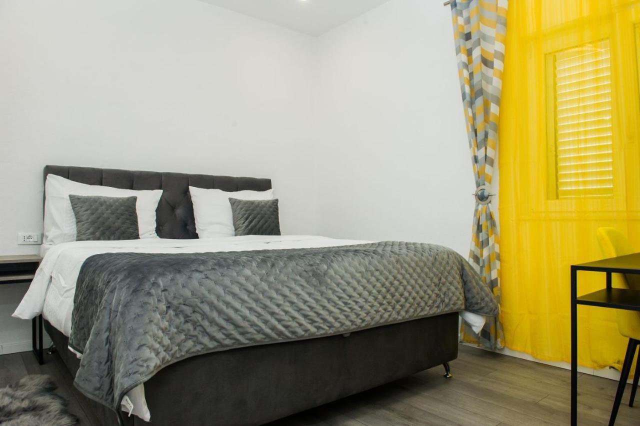 Apartment Lux Elba Kastela Ngoại thất bức ảnh