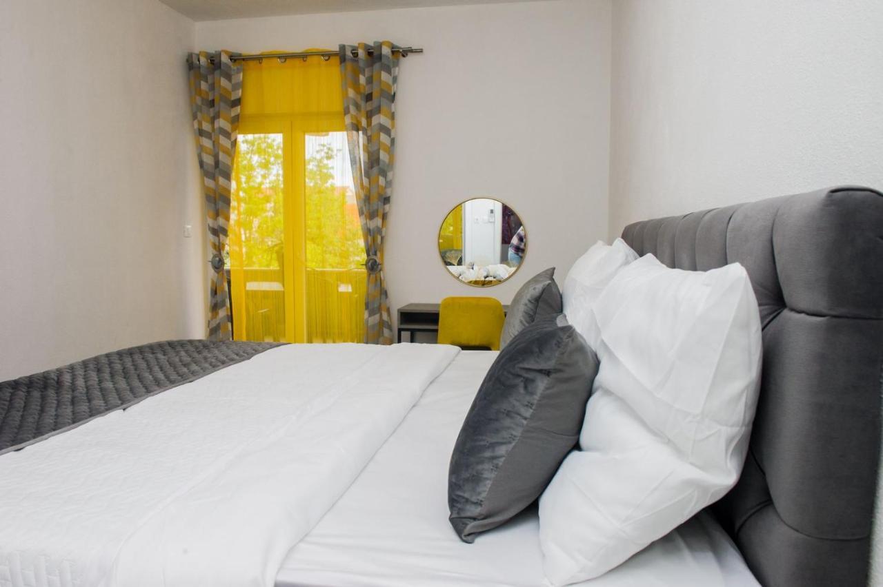 Apartment Lux Elba Kastela Ngoại thất bức ảnh