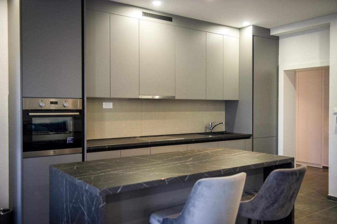 Apartment Lux Elba Kastela Ngoại thất bức ảnh