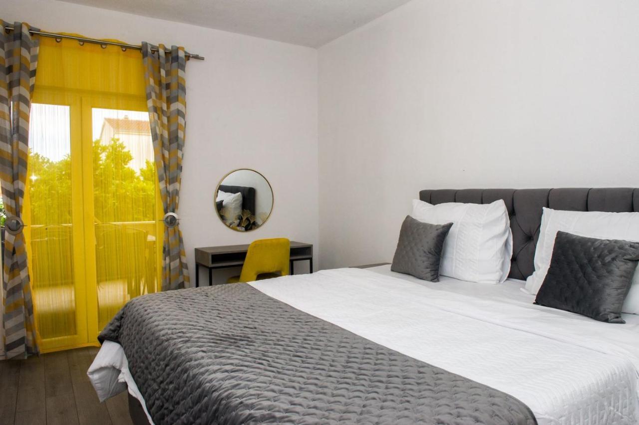 Apartment Lux Elba Kastela Ngoại thất bức ảnh